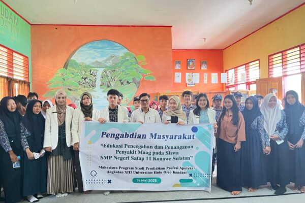 Mahasiswa Pendidikan Profesi Apoteker, Universitas Haluoleo Gelar Edukasi Pencegahan dan Penanganan Penyakit Maag
