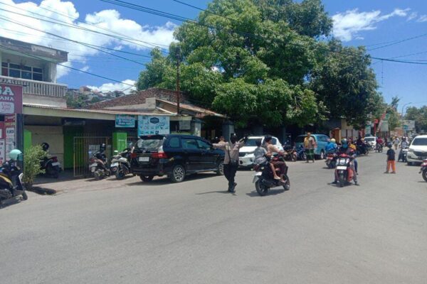 Polres Baubau Aksi Sosial Jum’at Berkah Bagi Warga Kota Baubau