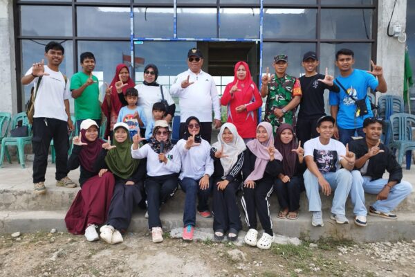 H. Muhammad Adios, Hadir Bersama Green Busel Aksi Bersih Pantai