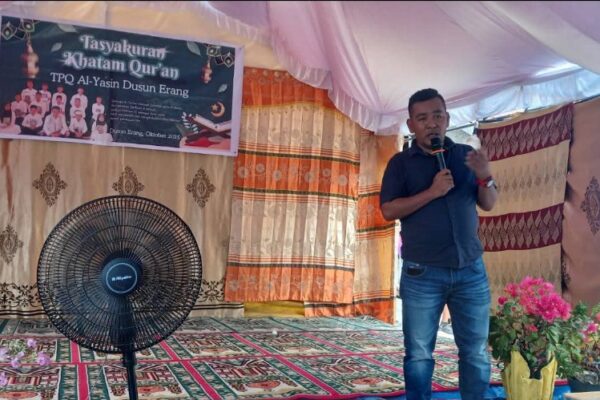 Hadiri Tasyakuran Khataman Qur’an TPQ Al-Yasin di Dusun Erang, Anggota DPRD SBB La Ode Anwar Tiha Ajak Jadikan Al-Qur’an Sahabat Sejati